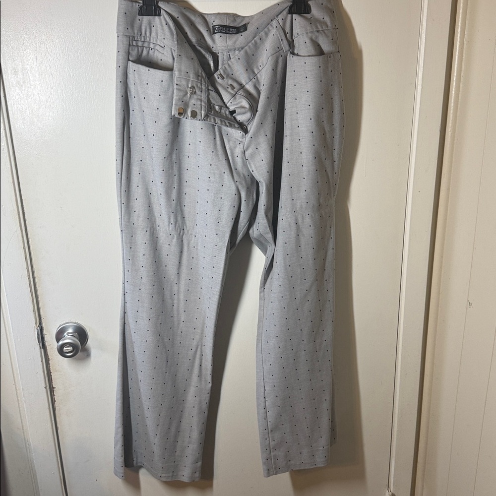 New York & Company Light Gray Polka Dot women’s pants